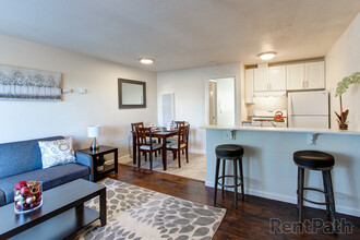 Beautifully updated one-bedroom apartments... in Lodi, CA - Building Photo - Building Photo