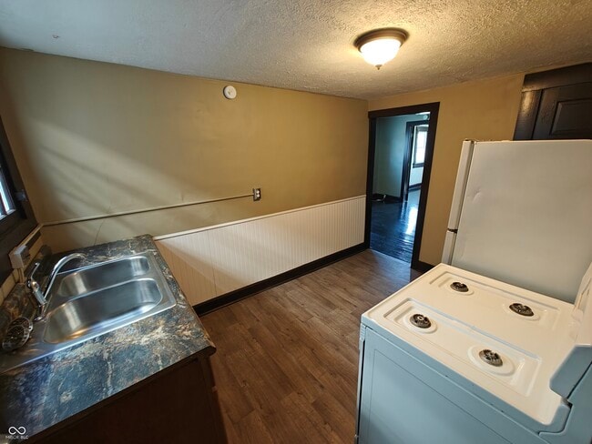 202 E Taylor St in Shelbyville, IN - Building Photo - Building Photo