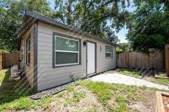 606 4th Ave NW in Largo, FL - Building Photo - Building Photo