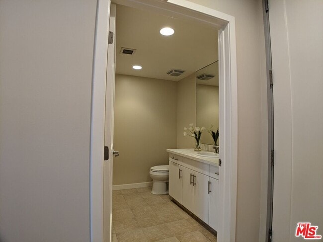 5143 White Oak Ave in Los Angeles, CA - Building Photo - Building Photo