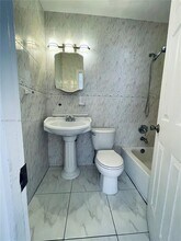 16930 NE 21st Ave in North Miami Beach, FL - Building Photo - Building Photo