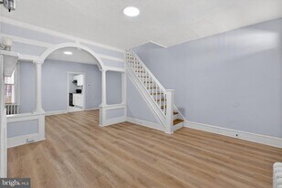 136 Farson St in Philadelphia, PA - Building Photo