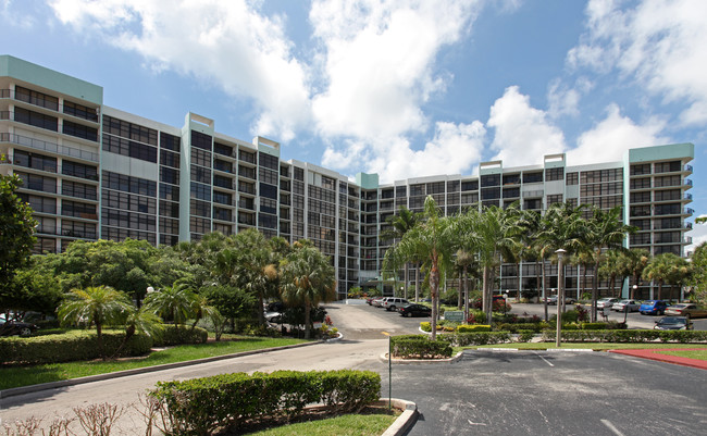 Towers Of Oceanview in Hallandale, FL - Building Photo - Building Photo