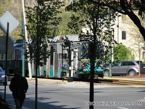 1061 Beacon St in Brookline, MA - Building Photo - Building Photo