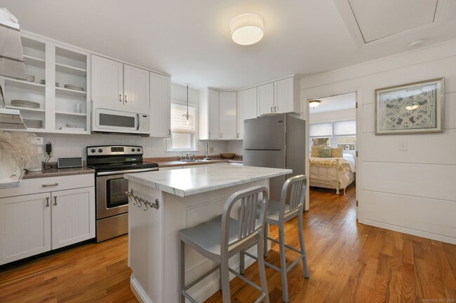 318 Pine Creek Ave in Fairfield, CT - Building Photo - Building Photo