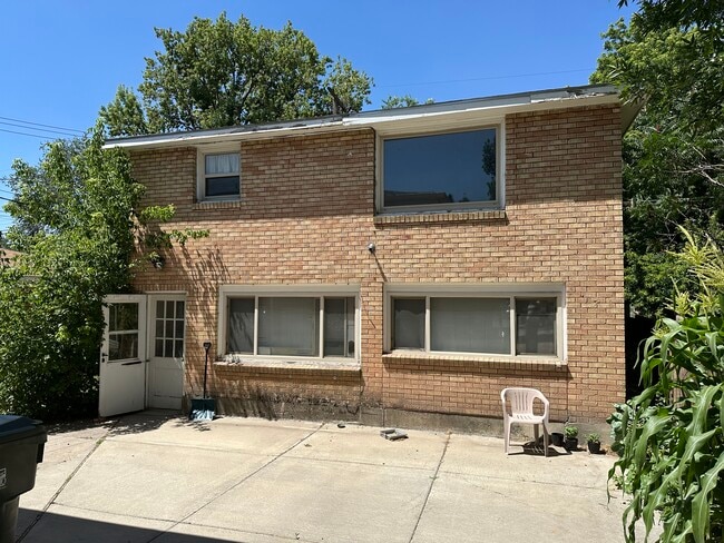 427 Franklin Ave, Unit 1/2 Upper