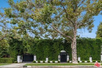 9885 Carmelita Ave in Beverly Hills, CA - Building Photo - Building Photo