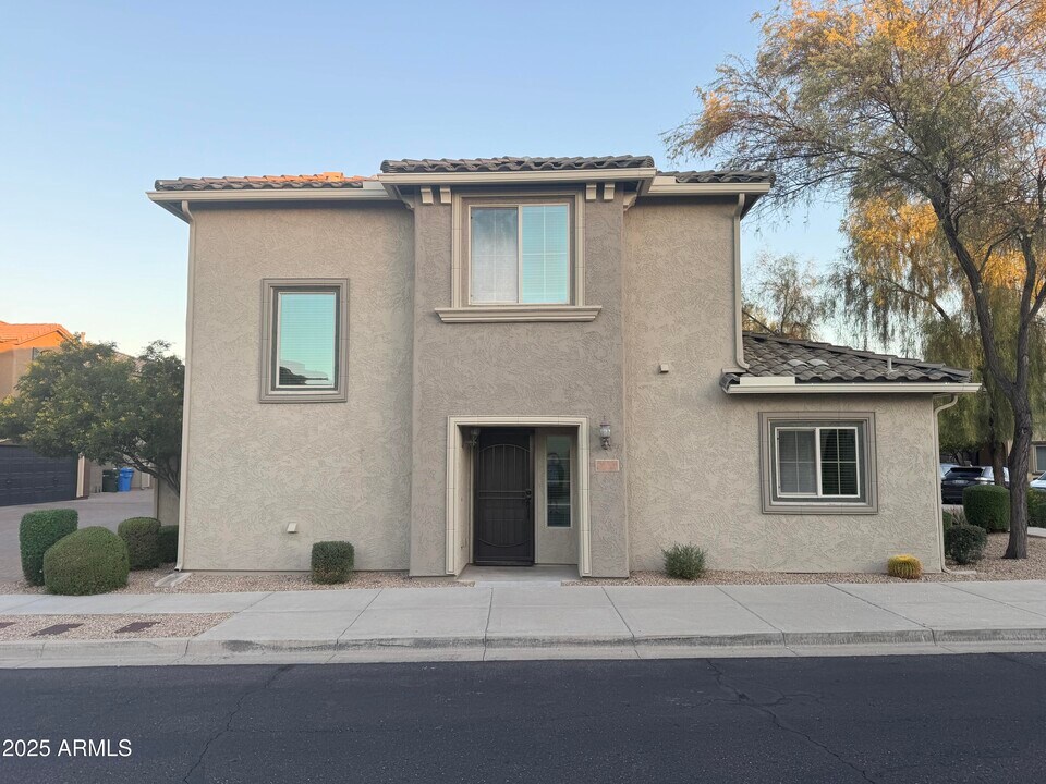 3670 E Zachary Dr in Phoenix, AZ - Building Photo