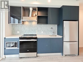 395-P395 Dundas St W in Oakville, ON - Building Photo - Building Photo