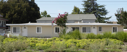 9405-9411 Bancroft Ave in Oakland, CA - Building Photo - Building Photo