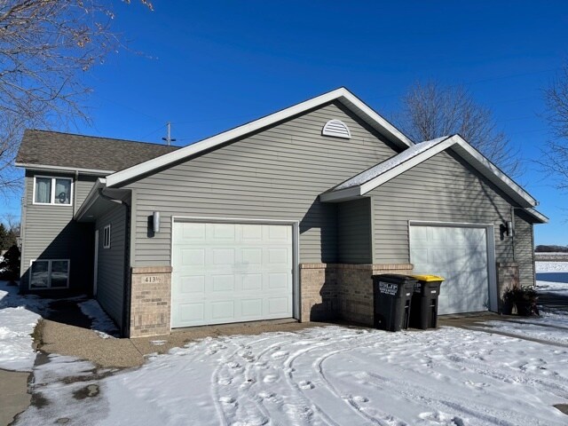 413 Lilac Ln, Unit Upper in Madison Lake, MN - Building Photo