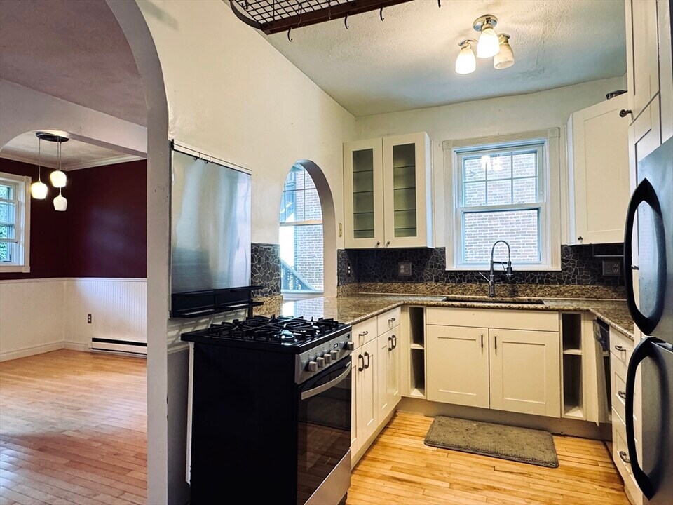 22 Pembroke St in Chelsea, MA - Building Photo