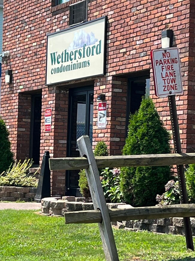 755 Wethersfield Ave, Unit B13 in Hartford, CT - Foto de edificio - Building Photo