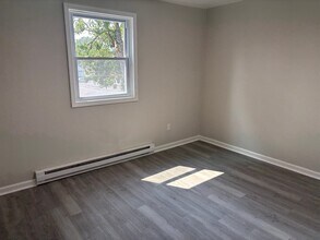 2-4-4 N Liberty Ave, Unit 8 in Endicott, NY - Foto de edificio - Building Photo