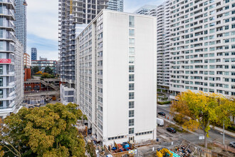 Dunfield and Holly Towers in Toronto, ON - Building Photo - Building Photo