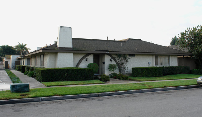 1670 W Cindy Ln in Anaheim, CA - Building Photo - Building Photo