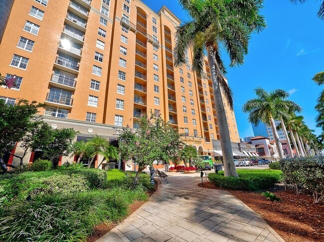651 Okeechobee Blvd in West Palm Beach, FL - Building Photo - Building Photo