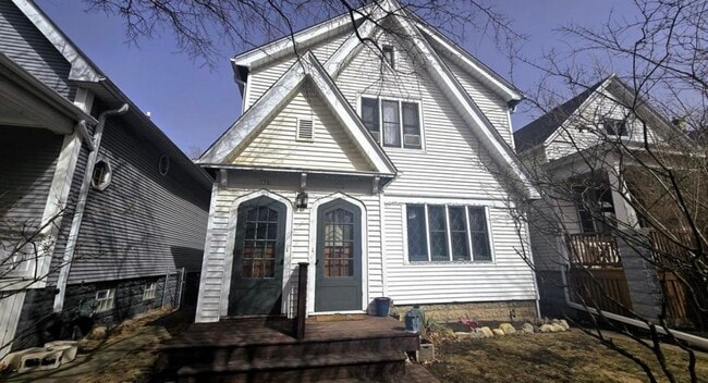 332 E Schiller St, Unit 330 E Schiller St. in Milwaukee, WI - Foto de edificio - Building Photo