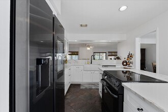 11854 Briar Forest Dr in Houston, TX - Building Photo - Building Photo