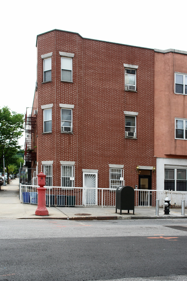 725 6th Ave in Brooklyn, NY - Foto de edificio - Building Photo