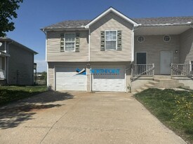 1302 Hollyhock Dr in Cameron, MO - Building Photo