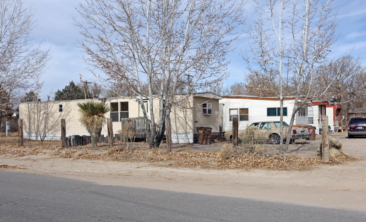 Pinon Mobile Court in Estancia, NM - Building Photo