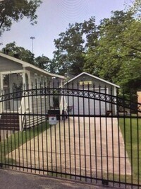 410 Melbourne St photo'