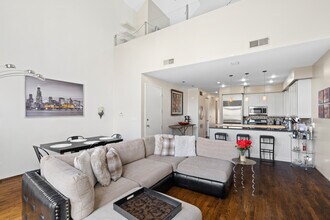 1318 N Cleveland Ave, Unit 3N in Chicago, IL - Foto de edificio - Building Photo