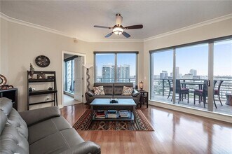 1209 E Cumberland Ave in Tampa, FL - Building Photo - Building Photo
