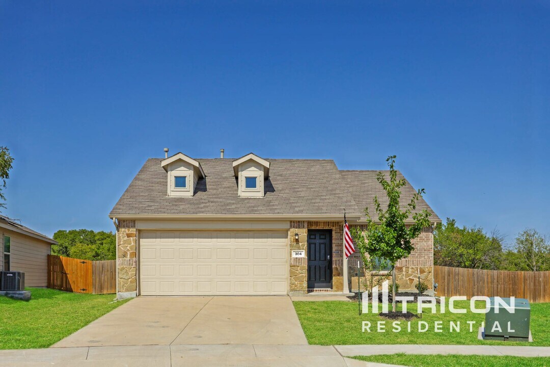 304 Ranchito Pass in Haslet, TX - Building Photo