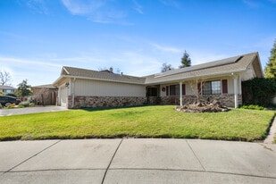 9733 Northstar Ct in Stockton, CA - Building Photo