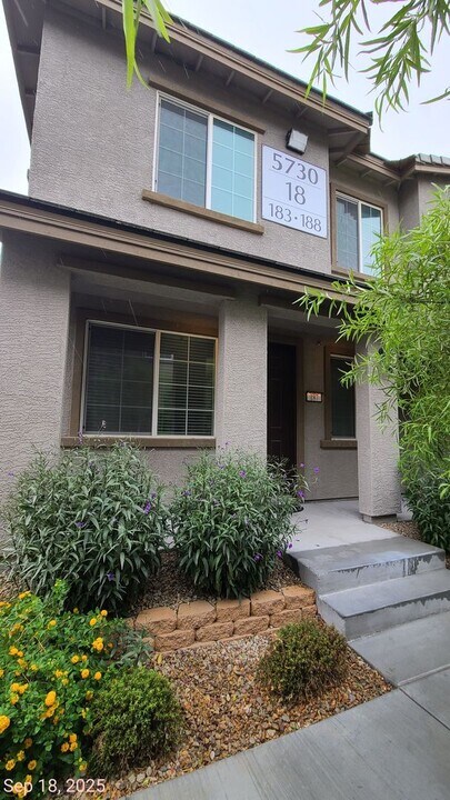 5730 Sky Pointe Dr in Las Vegas, NV - Building Photo