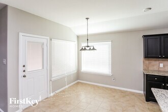 853 Wylie St in Crowley, TX - Foto de edificio - Building Photo