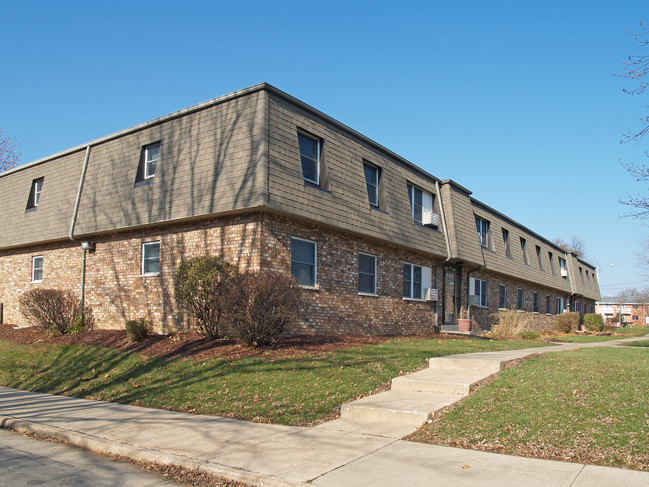 University Garden Apartments in Whitewater, WI - Building Photo - Building Photo