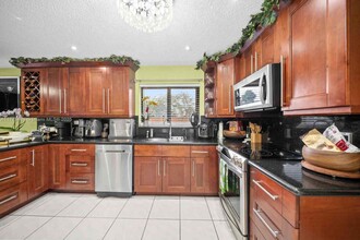 2481 Riverdale Dr N in Miramar, FL - Building Photo - Building Photo