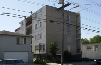 2558 Fruitvale Ave in Oakland, CA - Building Photo - Building Photo