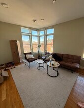 128 Roxbury St, Unit 7B in Boston, MA - Foto de edificio - Building Photo