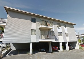 Griffiths Manor in New Westminster, BC - Building Photo