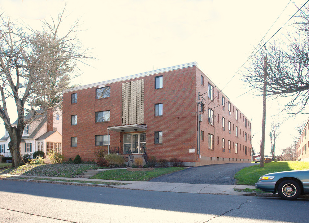 51 Prescott St in West Hartford, CT - Building Photo