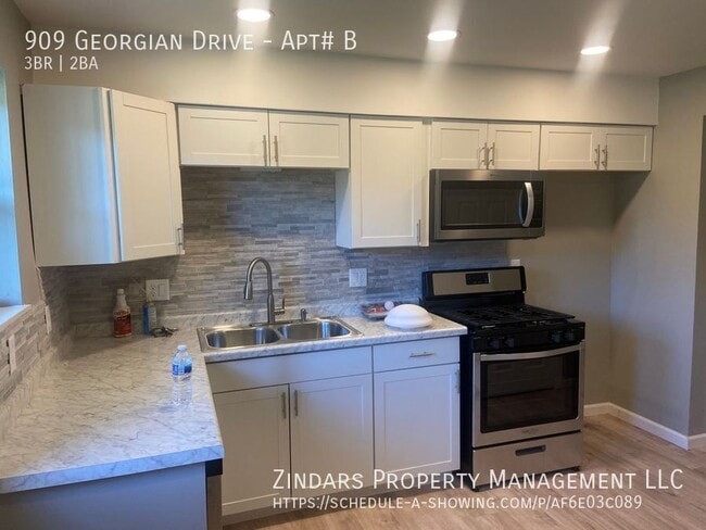 property at 909 Georgian Dr