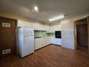 1802 S Chautauqua Ave in Wichita, KS - Building Photo - Building Photo
