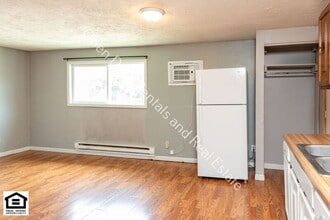 501 N Broadway St in Butler, IN - Foto de edificio - Building Photo