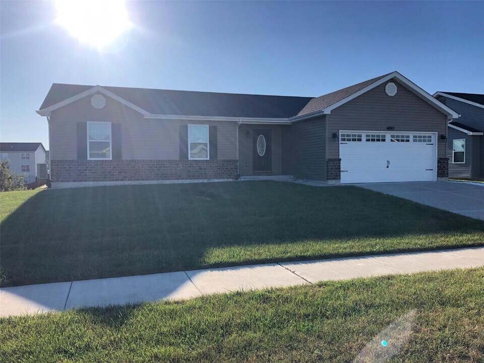 480 Honeysuckle Creek Dr in Wentzville, MO - Building Photo