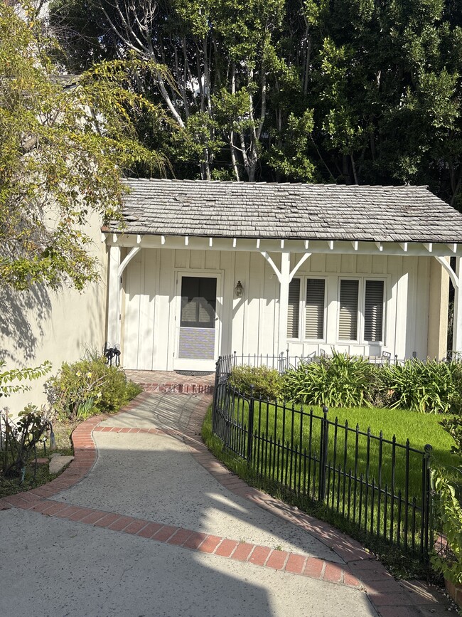 4608 Willowcrest Ave, Unit Toluca Lake Guest House