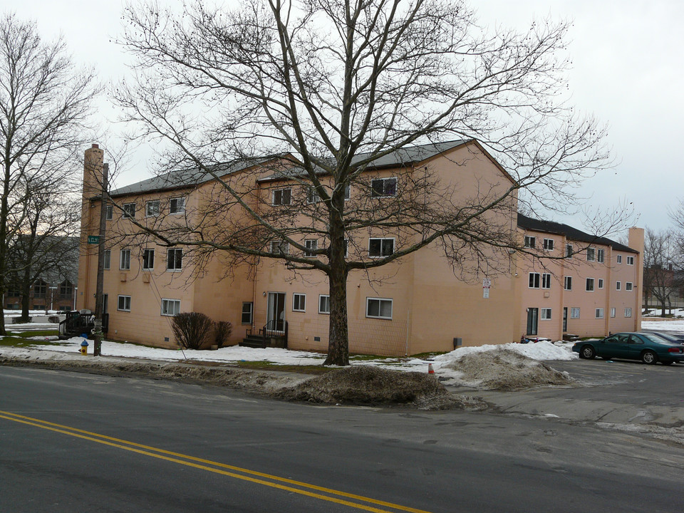 326 N Main St in Waterbury, CT - Building Photo