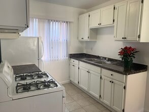 1330 S Wilton Pl, Unit #9 in Los Angeles, CA - Foto de edificio - Building Photo