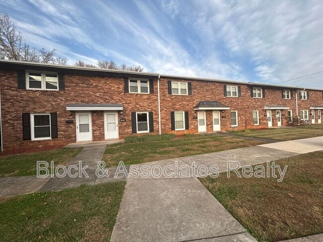 514 S Cherry St in Kernersville, NC - Building Photo - Building Photo