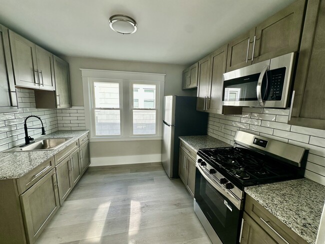218 Niagara Falls Blvd, Unit Lower unit in Town Of Tonawanda, NY - Building Photo - Building Photo