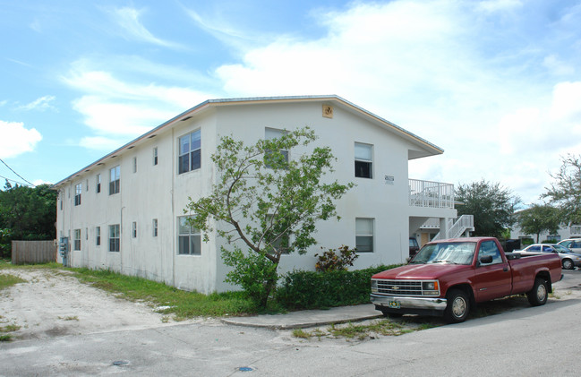 1102 S K St in Lake Worth, FL - Building Photo - Building Photo