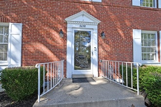 5698 Euclid Rd in Cincinnati, OH - Building Photo - Building Photo